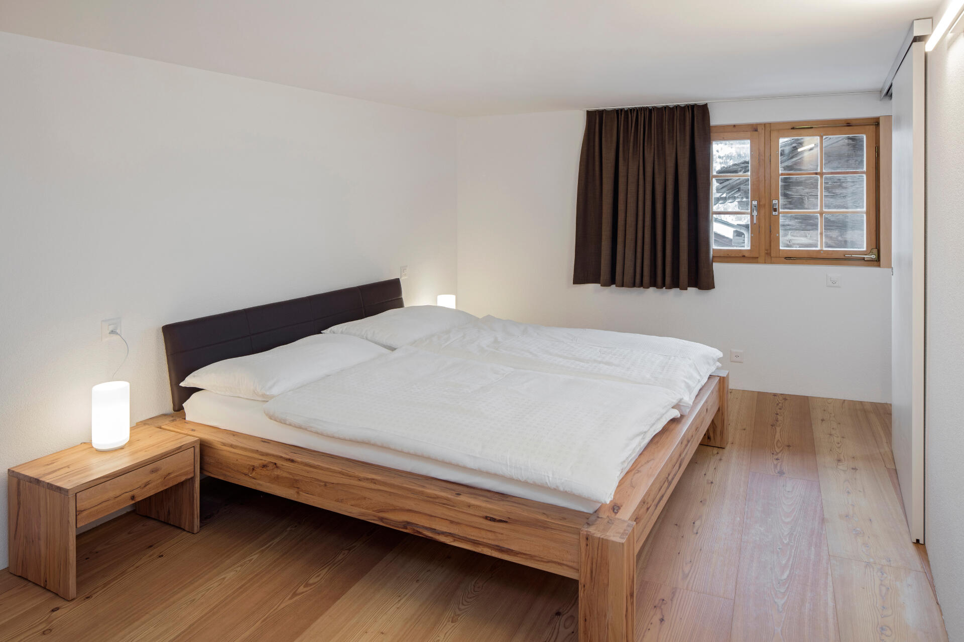 Schlafzimmer 1